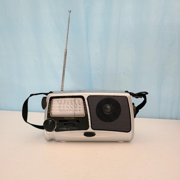 Dynamo Rechargeable World Radio Hand Generator Battery, Tested - Picture 6 of 7